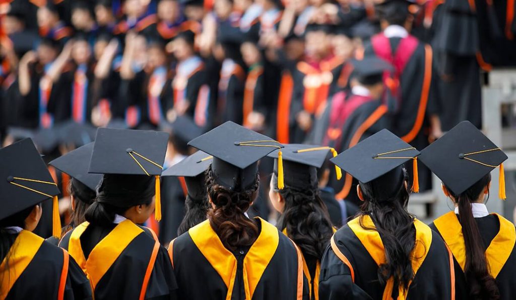 Il futuro si progetta in estate 9 Studenti universitari contro crisi
