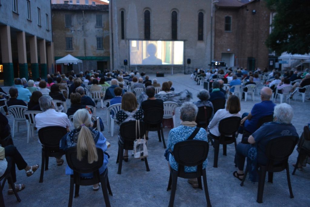 La prima serata del cineforum estivo è un successo 5 padrenostro film + platea