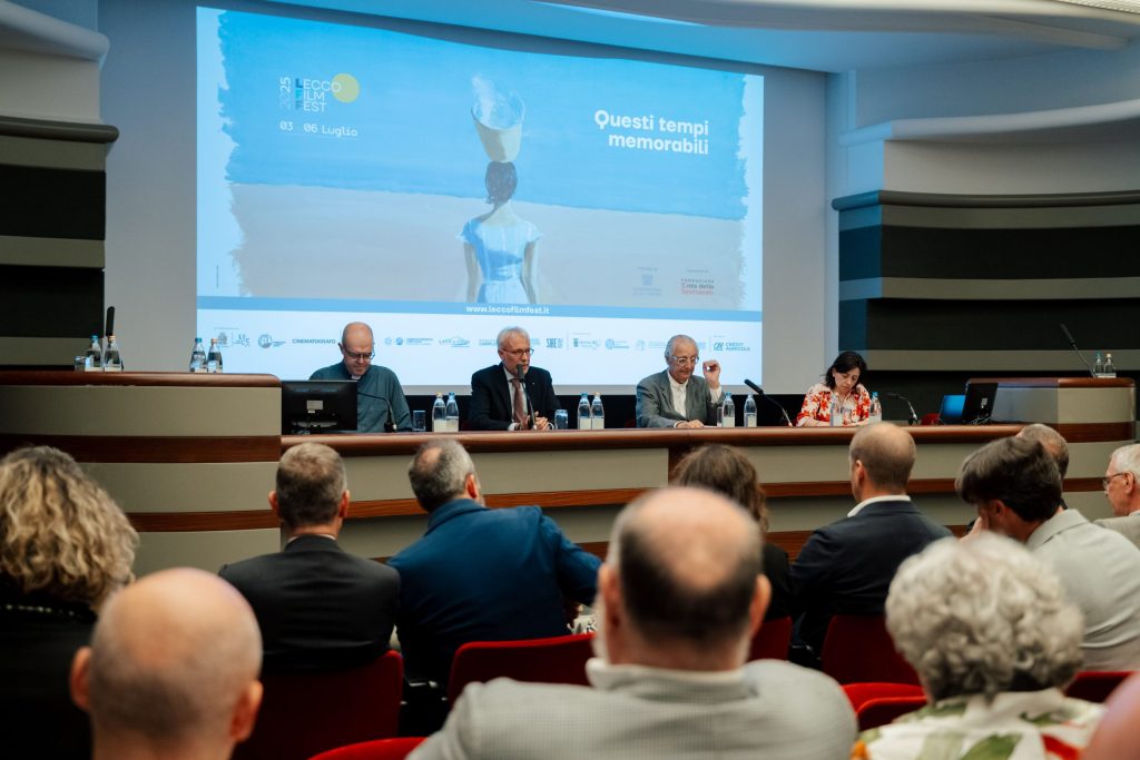 Questi tempi memorabili: presentato il programma del Lecco Film Fest 2025 8 Conf. stampa LFF25 1 scaled 1